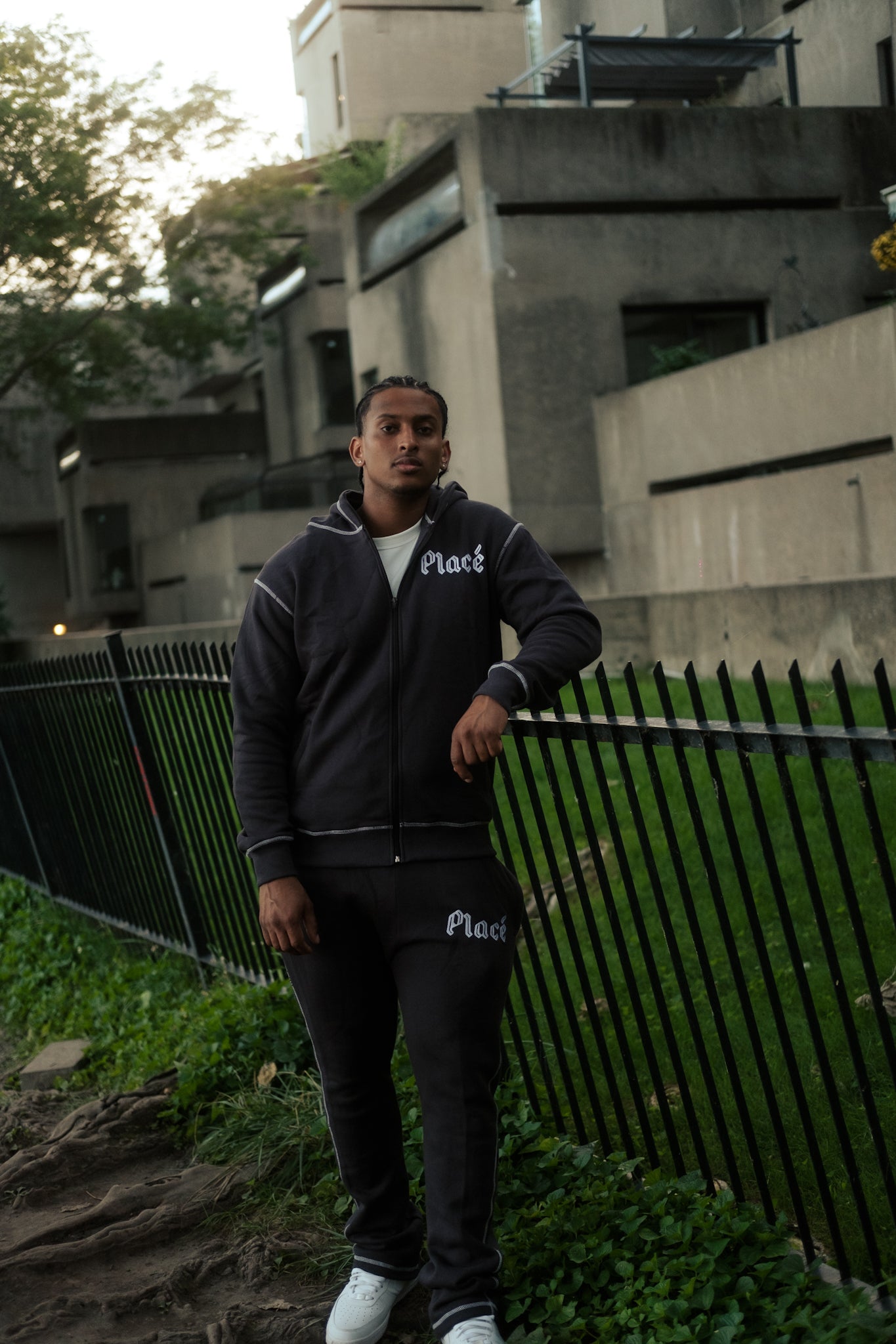 P FLARE TR DARK GREY SWEATSUIT
